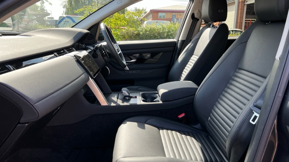 Used Land Rover Discovery Sport 2024 for sale - 76501472: Photo 3