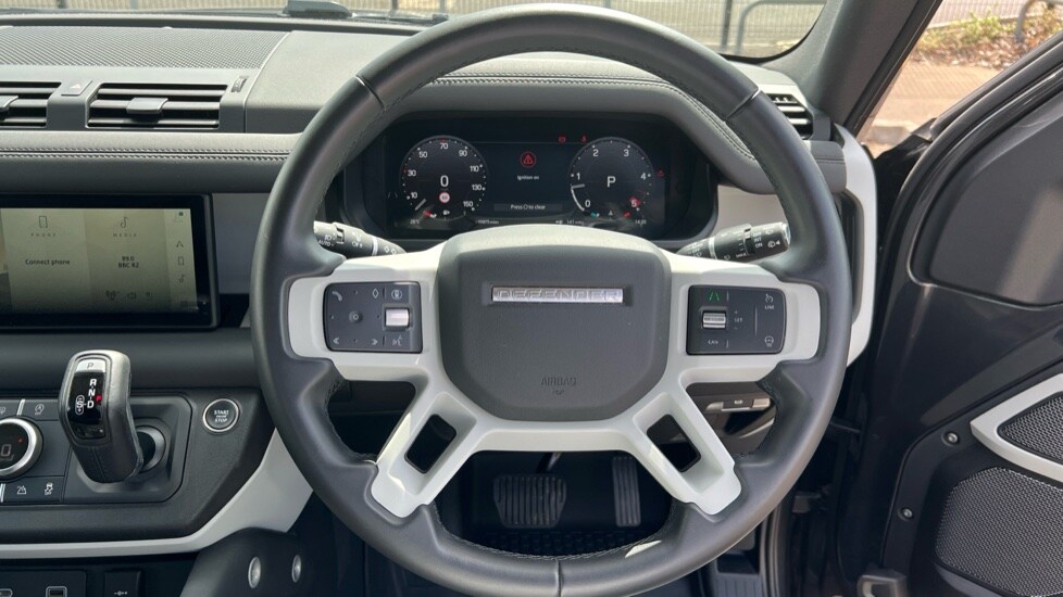 Used Land Rover Defender 2023 for sale - 76487470: Photo 15