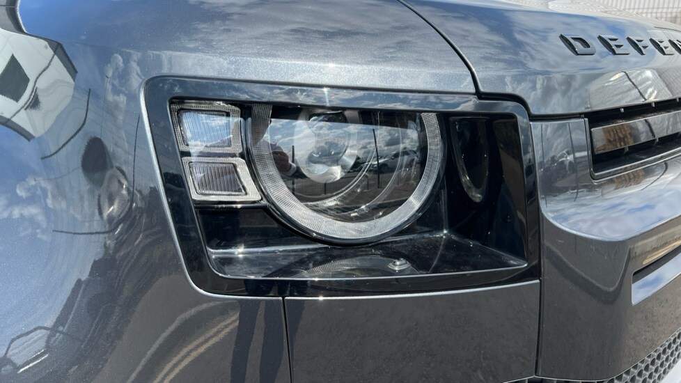 Used Land Rover Defender 2023 for sale - 76487470: Photo 17