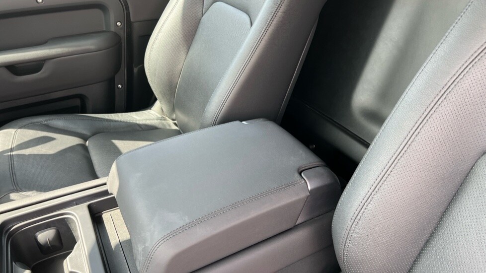 Used Land Rover Defender 2023 for sale - 76487470: Photo 18