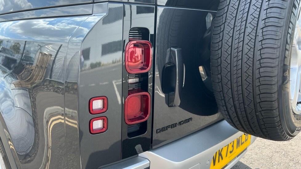 Used Land Rover Defender 2023 for sale - 76487470: Photo 19