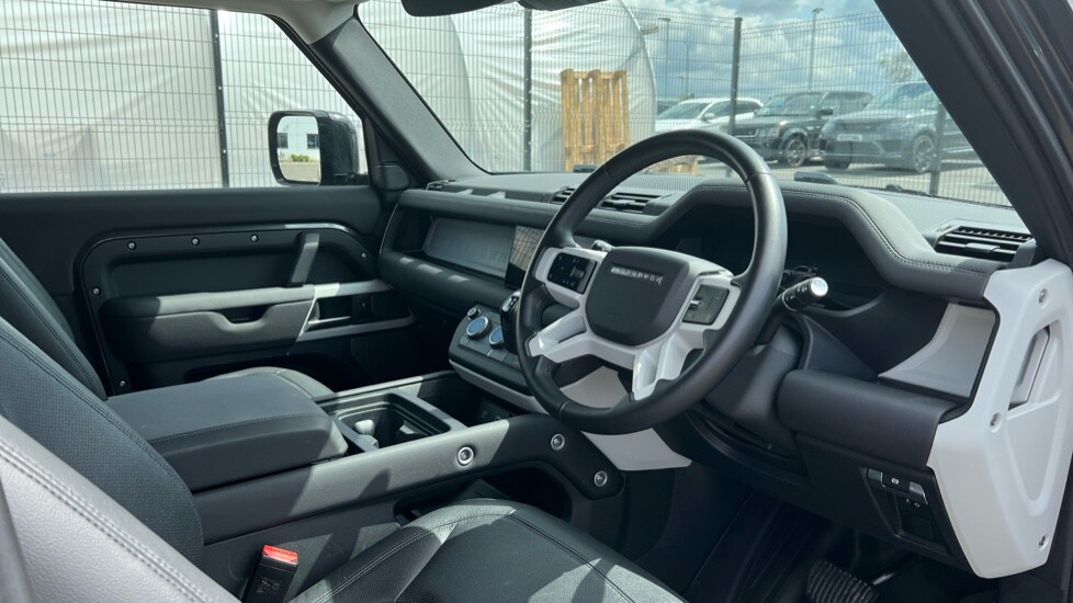 Used Land Rover Defender 2023 for sale - 76487470: Photo 23