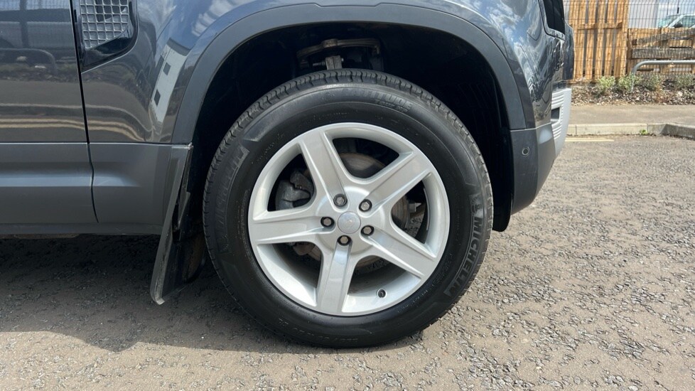 Used Land Rover Defender 2023 for sale - 76487470: Photo 8