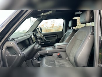 Used Land Rover Defender 2021 for sale - 76704476: Photo