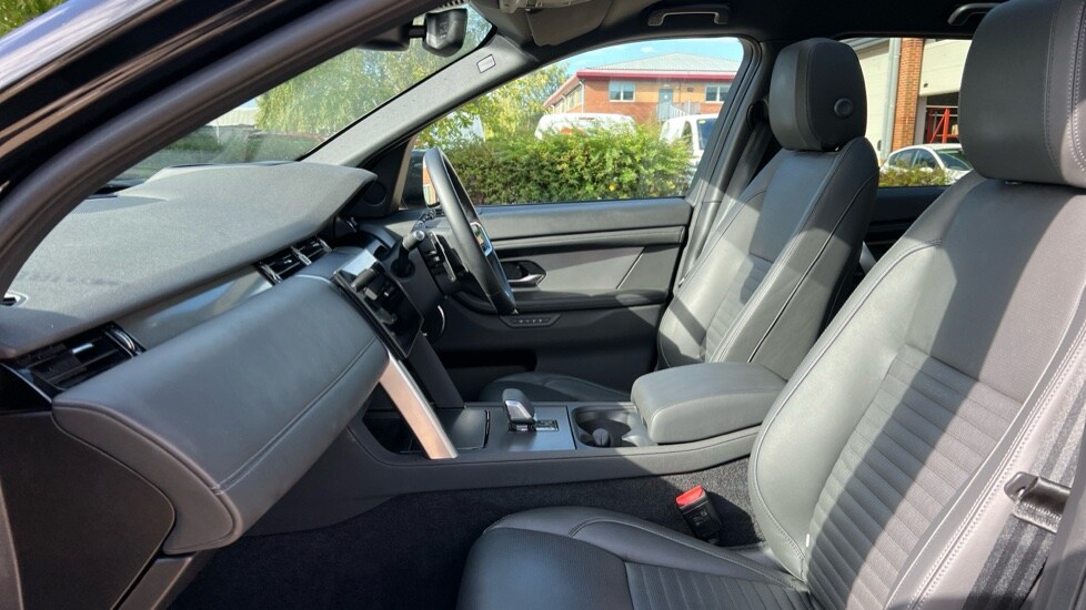 Used Land Rover Discovery Sport 2024 for sale - 76203905: Photo 3