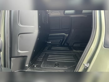 Used Land Rover Defender 2021 for sale - 75902190: Photo
