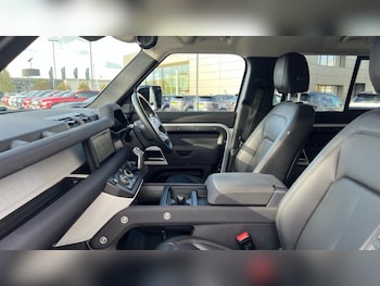 Used Land Rover Defender 2023 for sale - 76079197: Photo