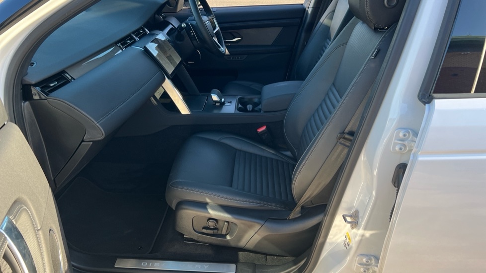 Used Land Rover Discovery Sport 2025 for sale - 76154712: Photo 3