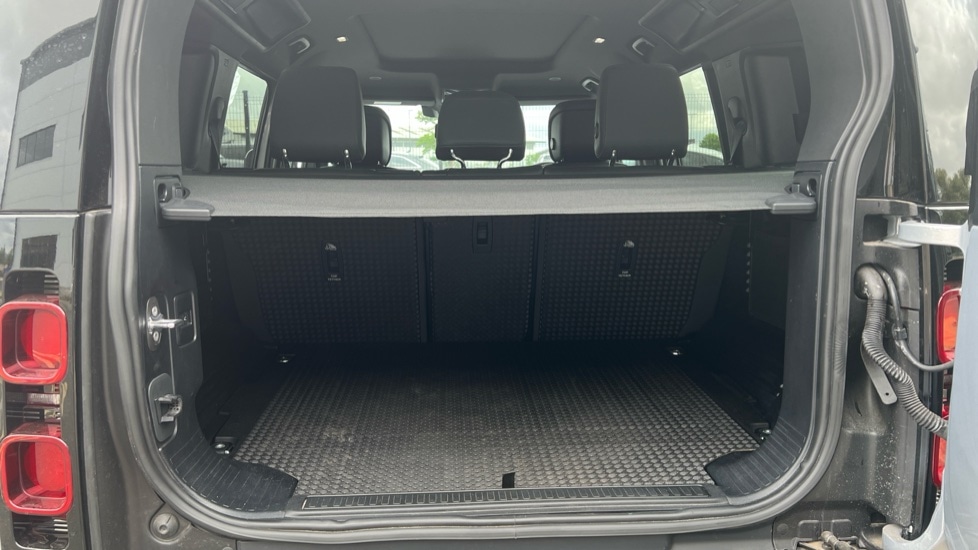 Used Land Rover Defender 2023 for sale - 76552425: Photo 10