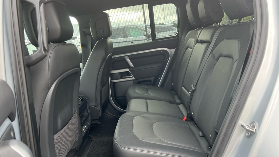 Used Land Rover Defender 2023 for sale - 76552425: Photo 4