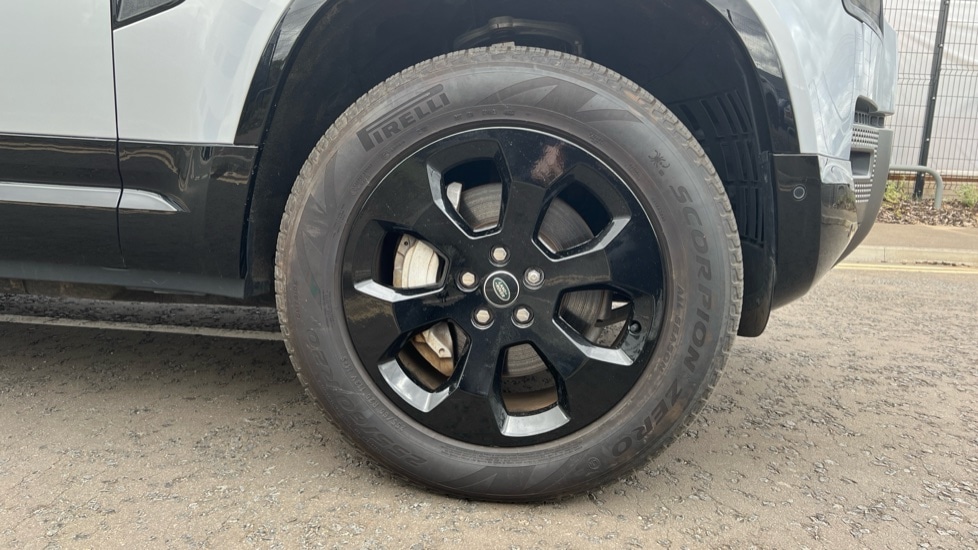 Used Land Rover Defender 2023 for sale - 76552425: Photo 8