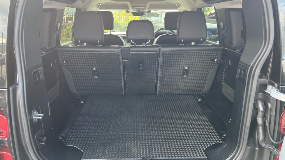 Used Land Rover Defender 2023 for sale - 76442105: Photo 10
