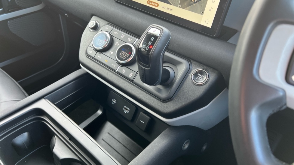 Used Land Rover Defender 2023 for sale - 76442105: Photo 13