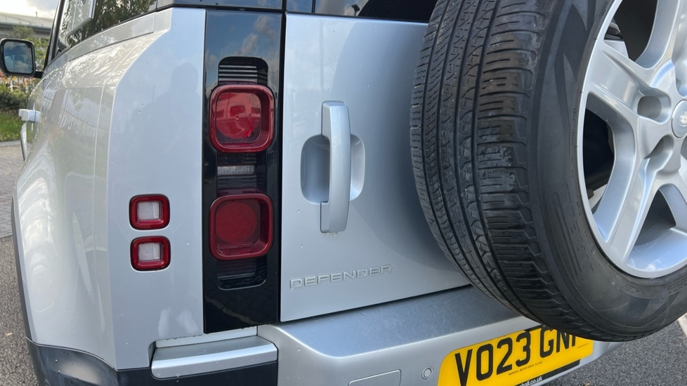 Used Land Rover Defender 2023 for sale - 76442105: Photo 19