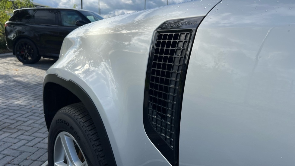 Used Land Rover Defender 2023 for sale - 76442105: Photo 20