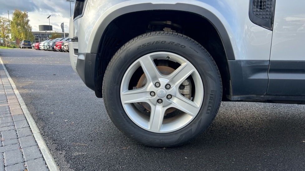 Used Land Rover Defender 2023 for sale - 76442105: Photo 31