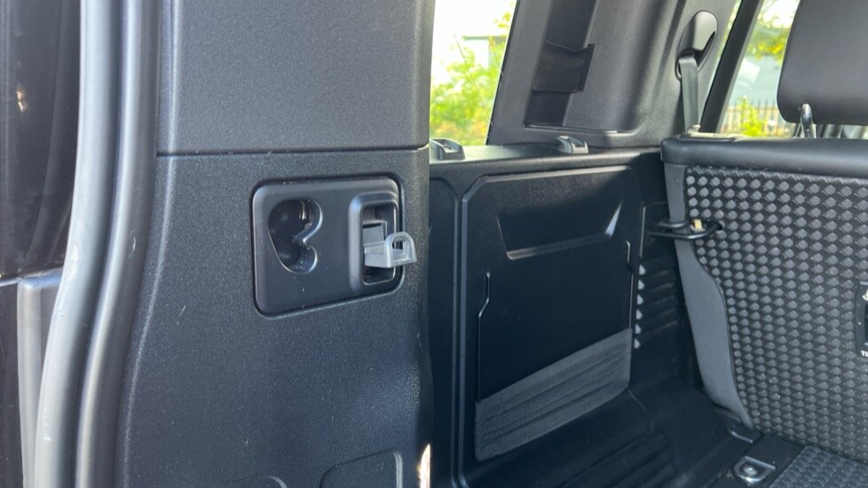 Used Land Rover Defender 2023 for sale - 76442105: Photo 34