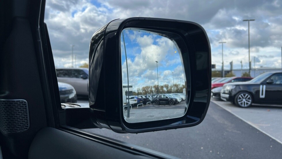 Used Land Rover Defender 2023 for sale - 76442105: Photo 38