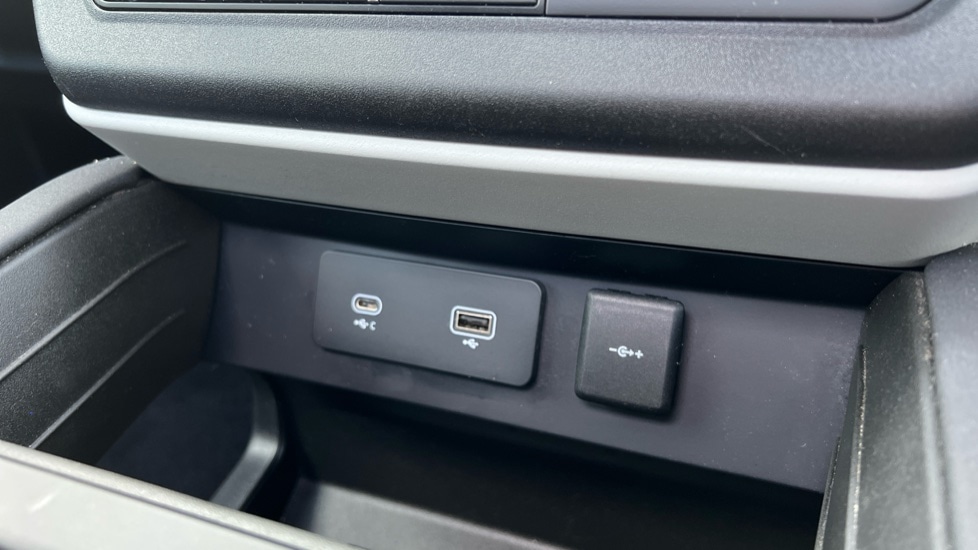 Used Land Rover Defender 2023 for sale - 76442105: Photo 40