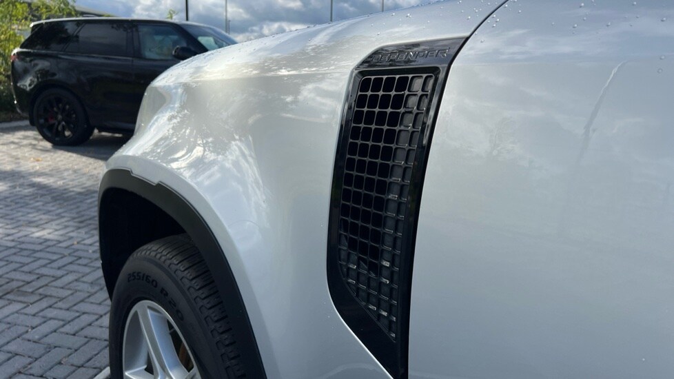 Used Land Rover Defender 2023 for sale - 76552458: Photo 20