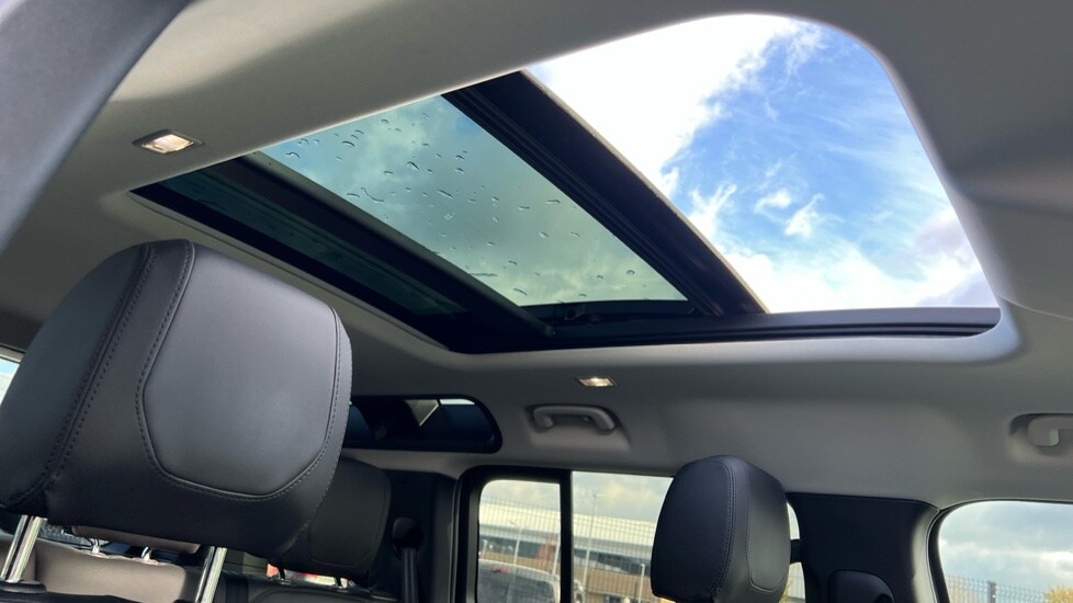 Used Land Rover Defender 2023 for sale - 76552458: Photo 21