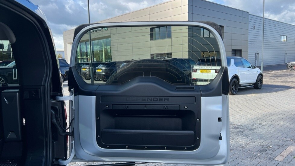 Used Land Rover Defender 2023 for sale - 76552458: Photo 24