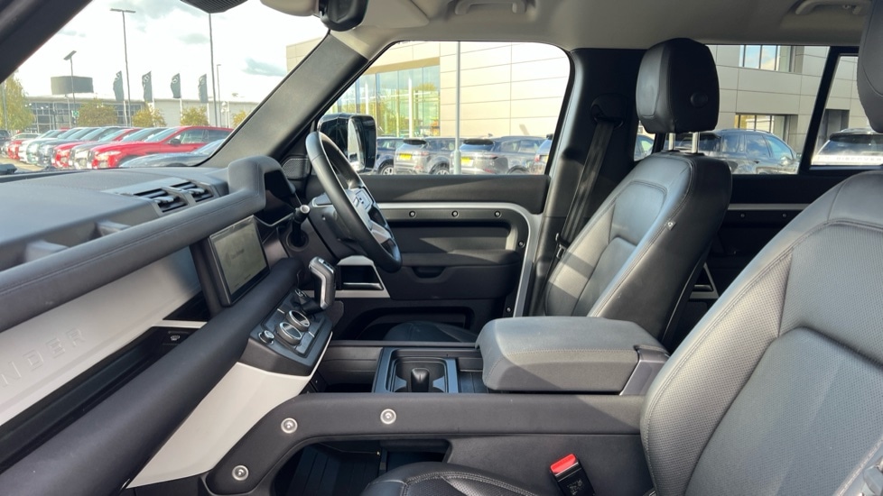 Used Land Rover Defender 2023 for sale - 76552458: Photo 3