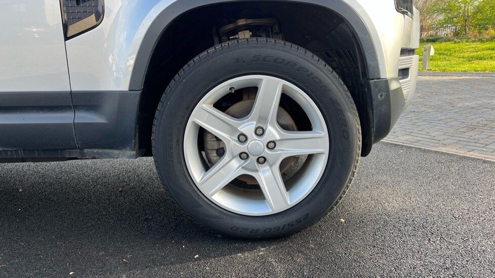 Used Land Rover Defender 2023 for sale - 76552458: Photo 8