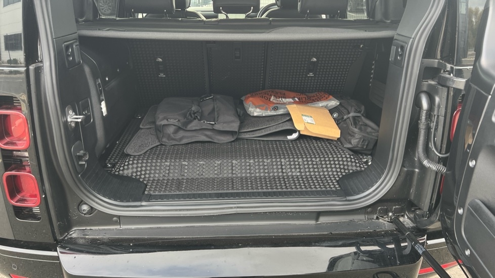 Used Land Rover Defender 2024 for sale - 76623438: Photo 10
