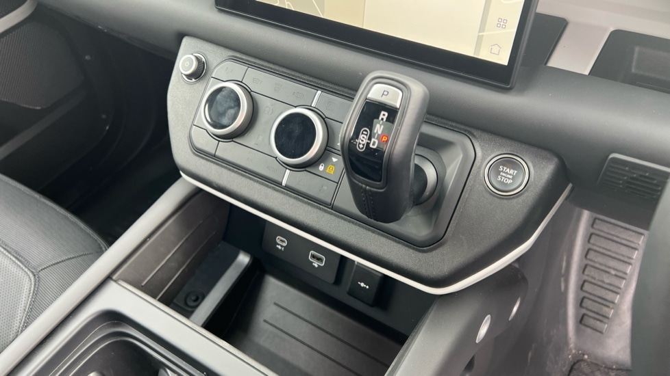 Used Land Rover Defender 2024 for sale - 76623438: Photo 13
