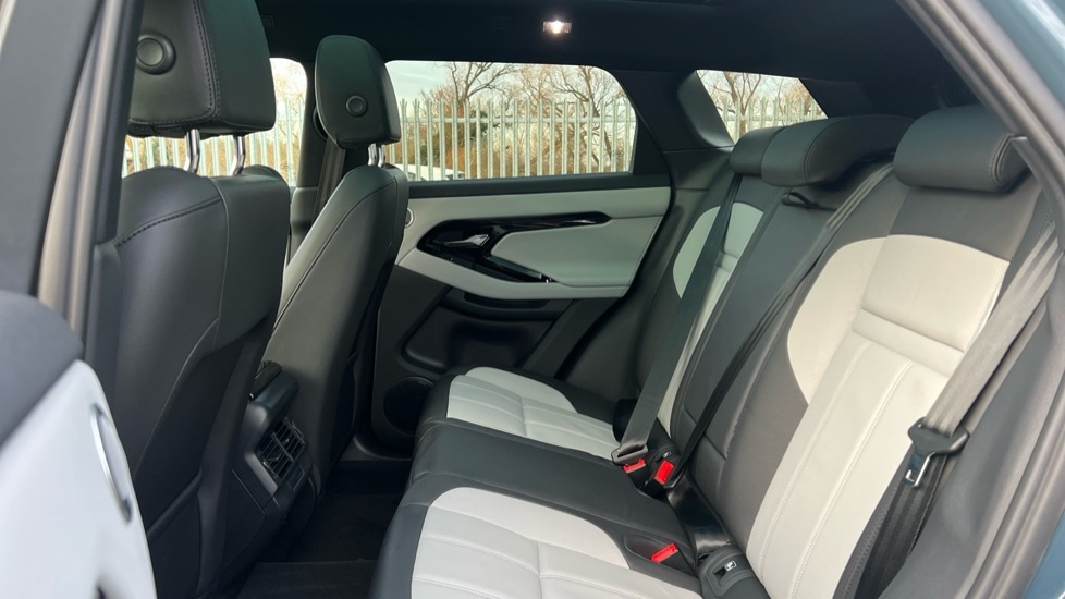 Used Land Rover Range Rover Evoque 2025 for sale - 76971326: Photo 4