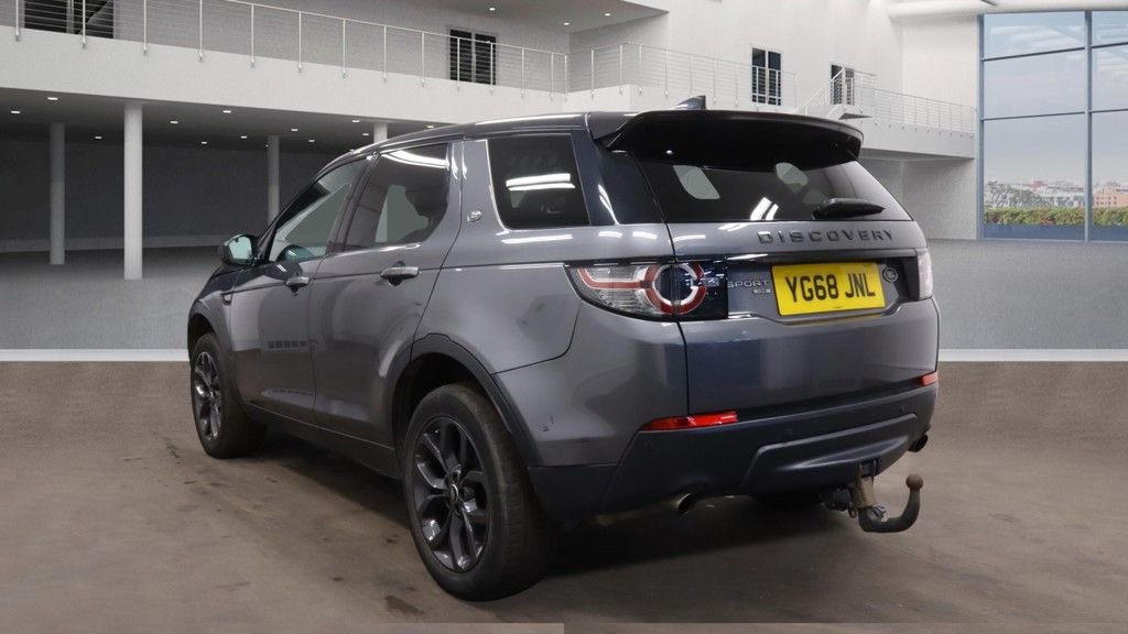 Used Land Rover Discovery Sport 2018 for sale - 77539332: Photo 4