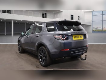 Used Land Rover Discovery Sport 2018 for sale - 77539332: Photo