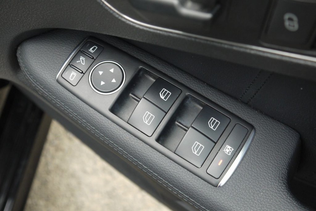 Used Mercedes-Benz E Class 2011 for sale - 77539297: Photo 45