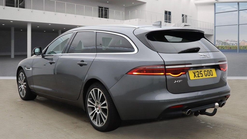 Used Jaguar XF 2018 for sale - 77594459: Photo 4