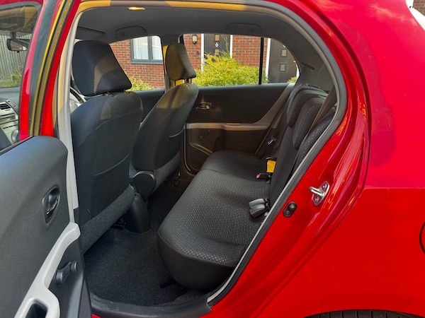 Used Toyota Yaris 2010 for sale - 76192521: Photo 10