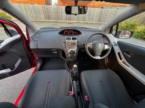 Used Toyota Yaris 2010 for sale - 76192521: Photo 12