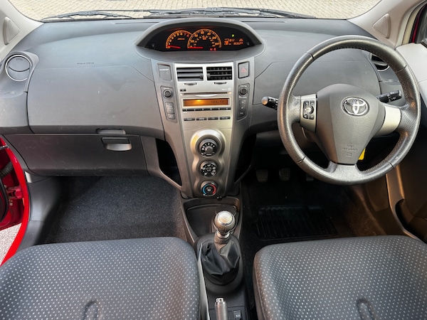 Used Toyota Yaris 2010 for sale - 76192521: Photo 13