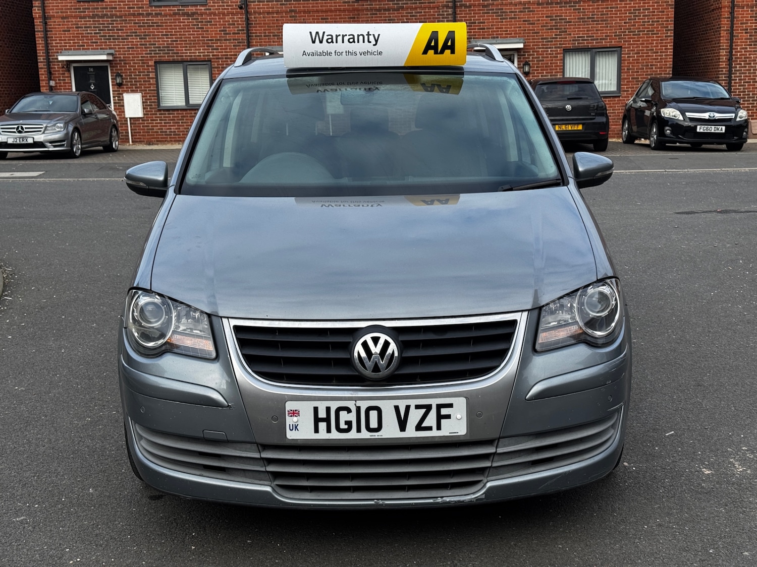 Used Volkswagen Touran 2010 for sale - 76611807: Photo 1