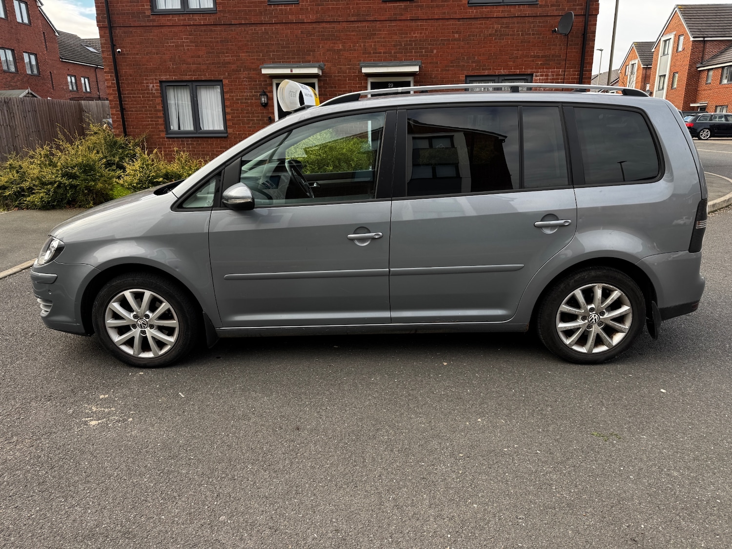 Used Volkswagen Touran 2010 for sale - 76611807: Photo 6