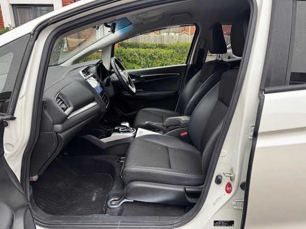 Used Honda Jazz 2014 for sale - 76273181: Photo 9