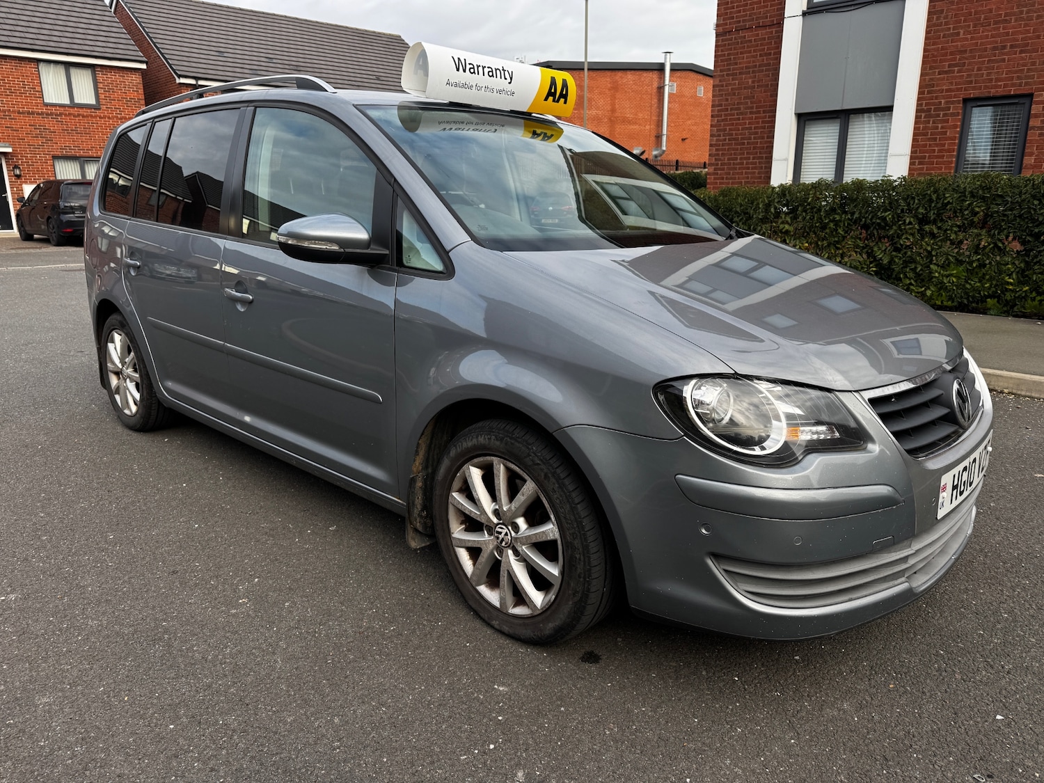 Used Volkswagen Touran 2010 for sale - 76611460: Photo 2