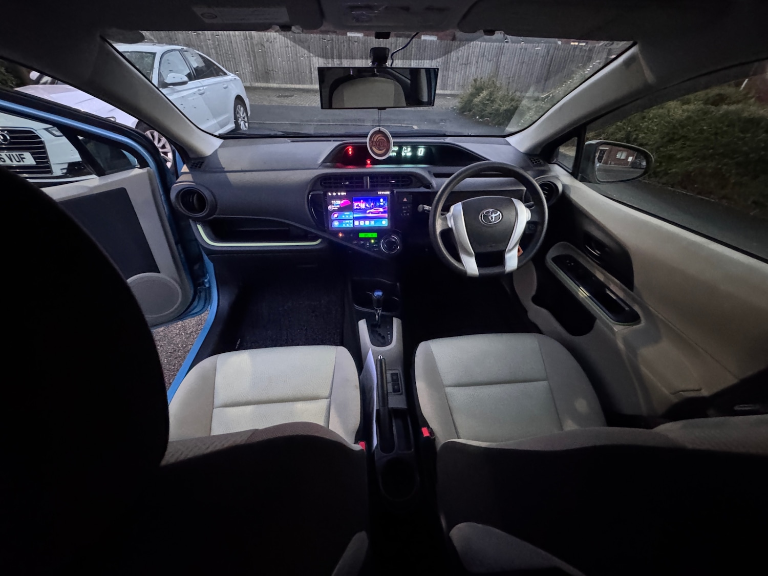 Used Toyota Aqua 2014 for sale - 76748685: Photo 9