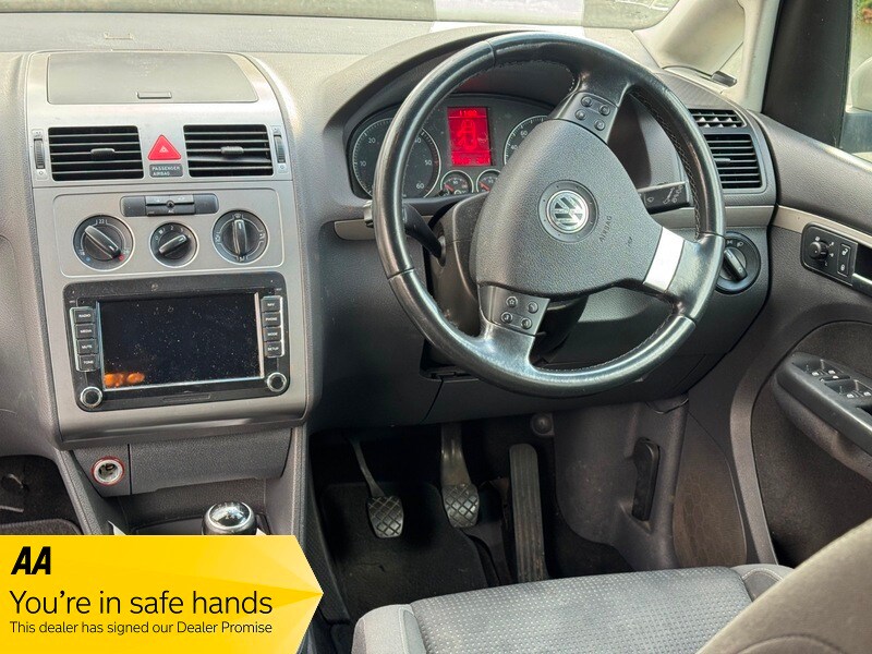 Used Volkswagen Touran 2010 for sale - 77720777: Photo 12