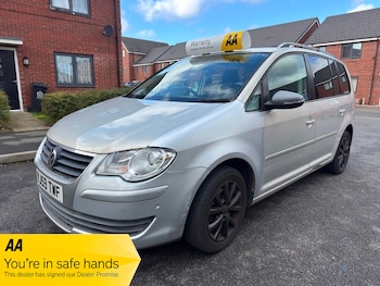 Used Volkswagen Touran 2010 for sale - 77720777: Photo