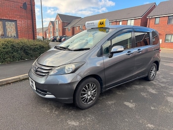 Used Honda Freed 2010 for sale - 77724624: Photo