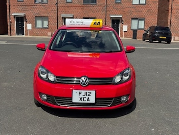 Volkswagen - Golf