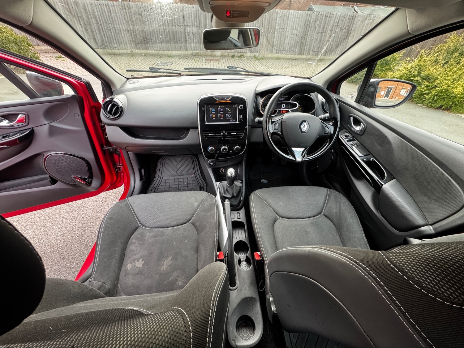 Used Renault Clio 2013 for sale - 76611344: Photo 12