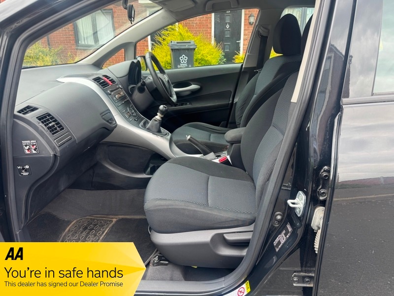 Used Toyota Auris 2010 for sale - 77724618: Photo 9