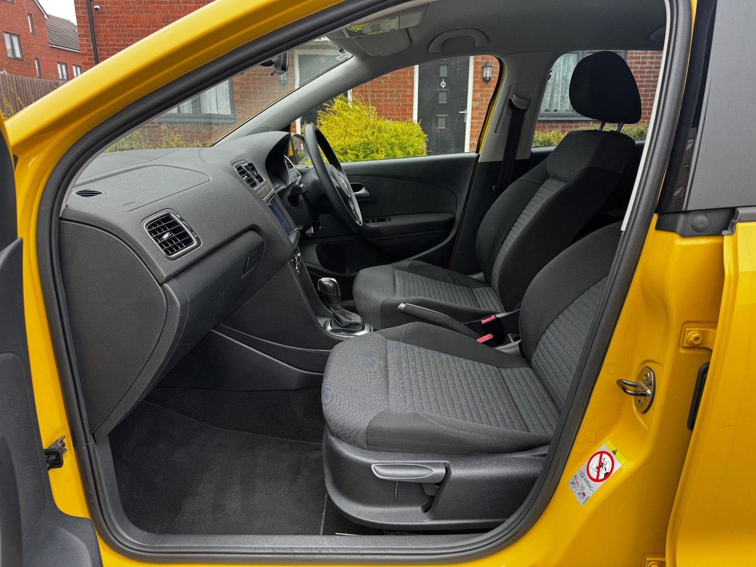 Used Volkswagen Polo 2011 for sale - 76255202: Photo 8